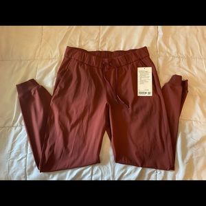NWT lululemon on the fly joggers